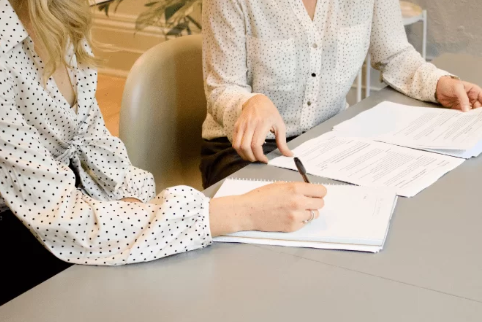 Ontslagjuristen aan het werk